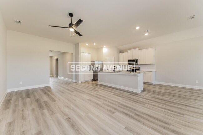 Building Photo - 2121 Meadow Dr