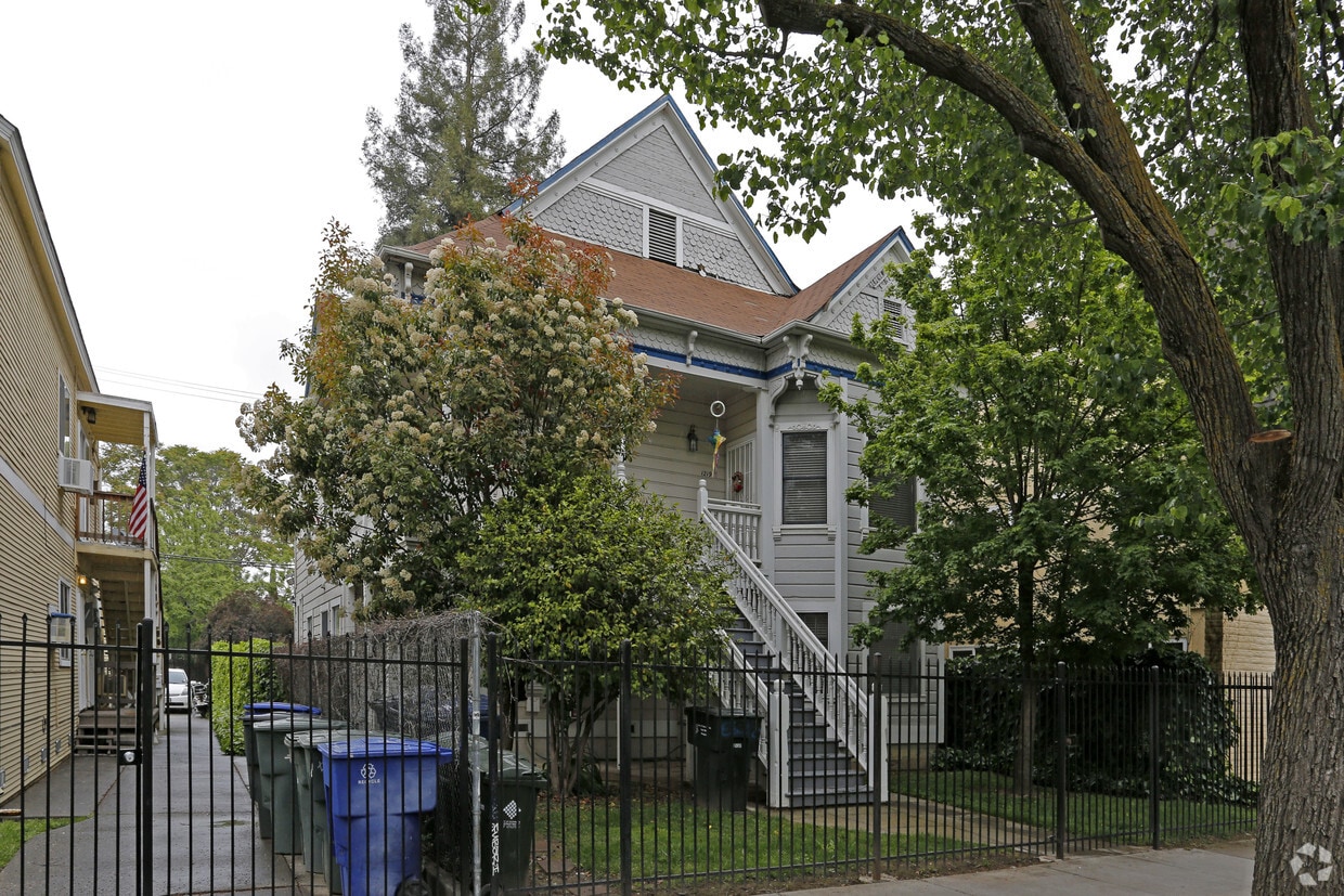 Primary Photo - 1219 E St