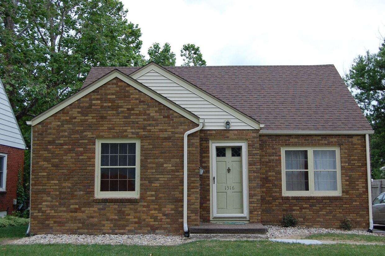Primary Photo - 3 bedroom brick home in the Waveland park area