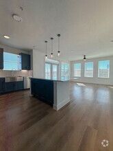 Building Photo - 305 Maple St
