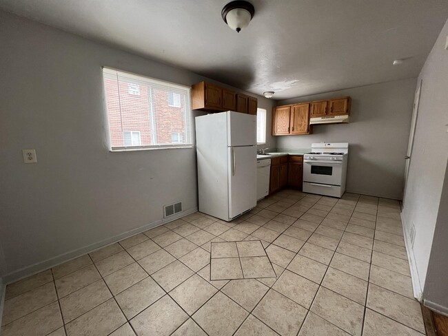 Building Photo - 440 Brierly Ln