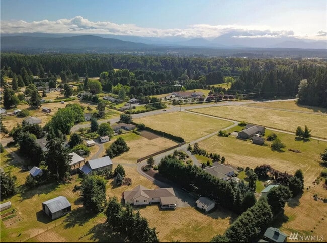 1 acre Privacy on dead end road - 58 Cozy Ln