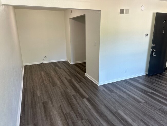 Building Photo - 2908 N Rockwood Dr