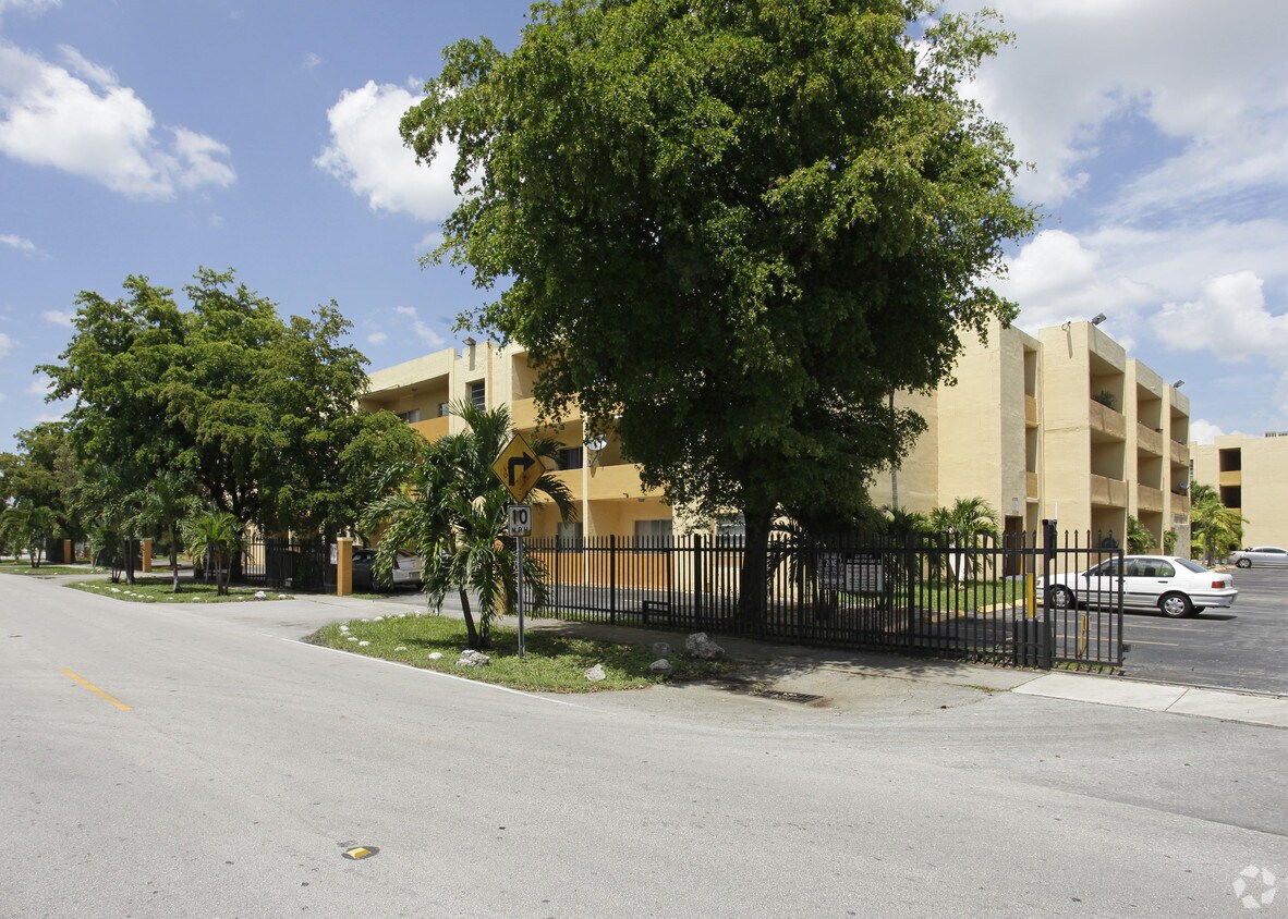 Celta Apartments - Fields and Green Family's