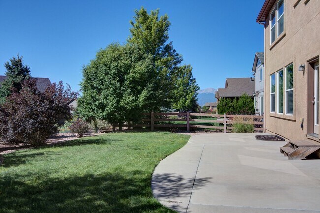Building Photo - Beautiful home available to move in 08/04/...