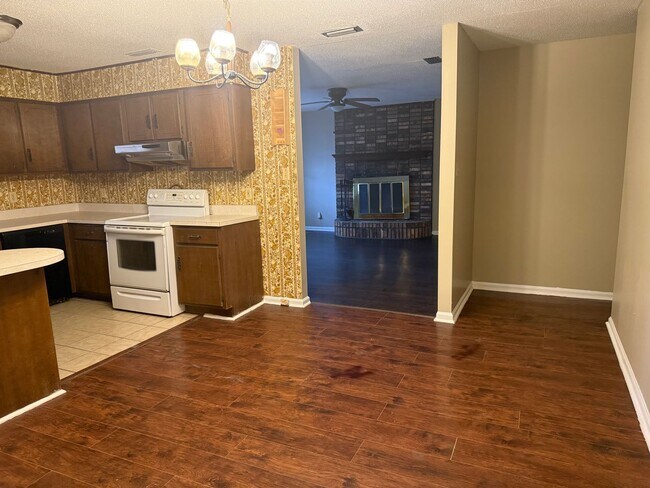 Building Photo - Beautiful Home in Valdosta, Ga!
