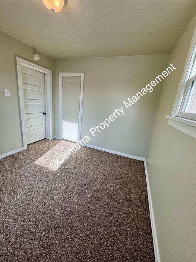 Building Photo - 2 Bedroom 1 Bath House on the Flats