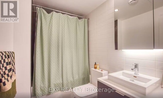 Photo du bâtiment - 170 Bayview Ave