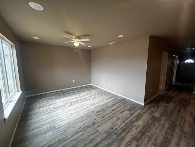 Foto del edificio - 1323 E 14th St