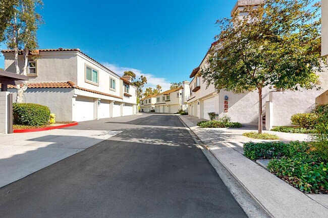 Building Photo - Fantastic 2 Bedroom / 2 Bathroom Condo nex...