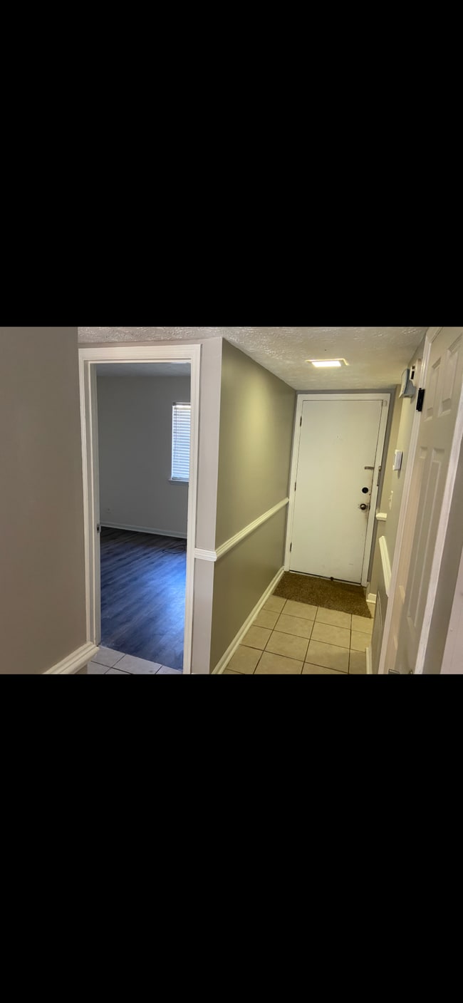 Building Photo - 827 Park Villa Way