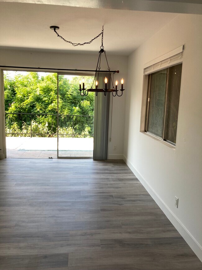 Dining area with slider to large balcony - 1451 12th St