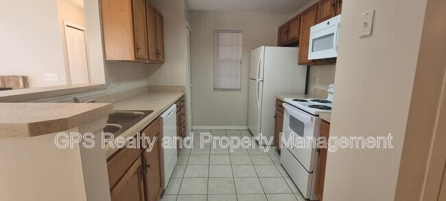 Foto del edificio - 956 Forest Ridge Ct