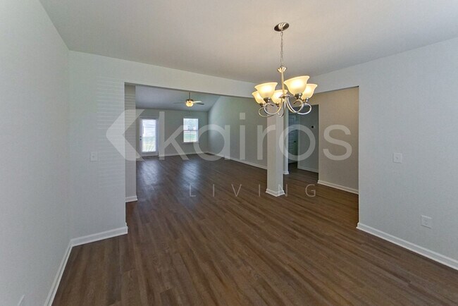Building Photo - 204 Redwood Ct
