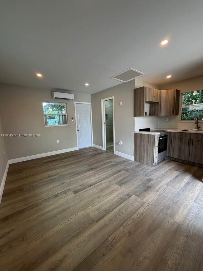 Building Photo - 1246 NE 110th Terrace