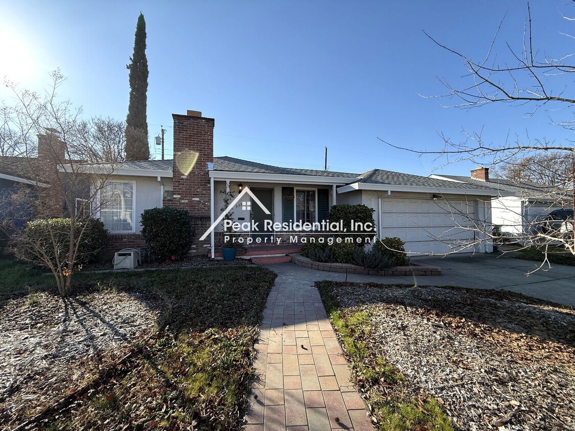 Building Photo - Updated 3bd/2ba Tahoe Park Home