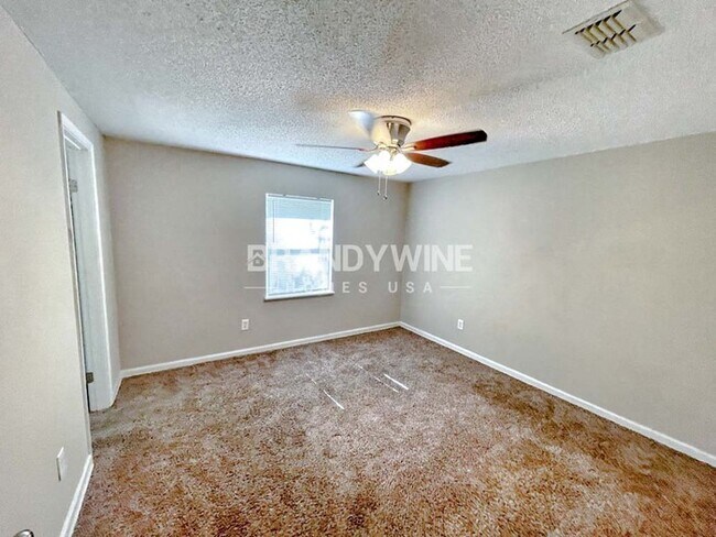 Foto del edificio - 5937 Camaro Dr W