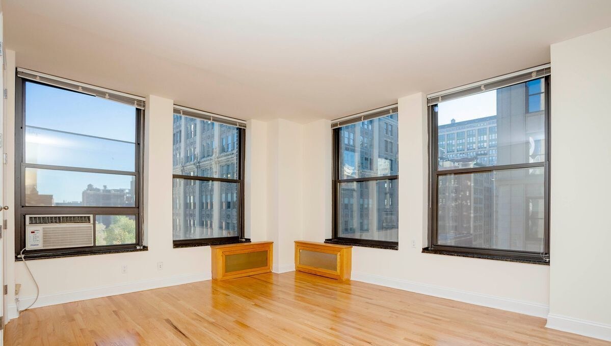 Primary Photo - 239 Park Ave S