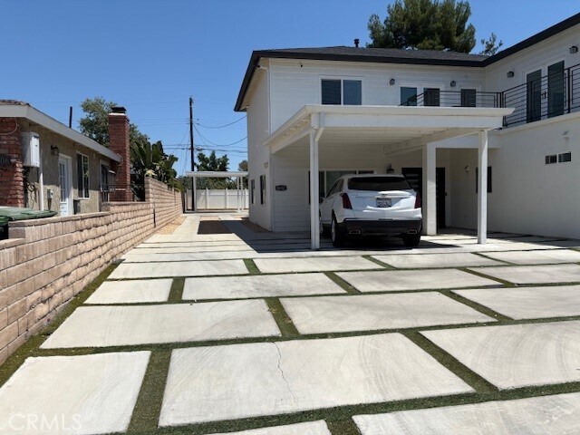 Foto del edificio - 8602 Penfield Ave