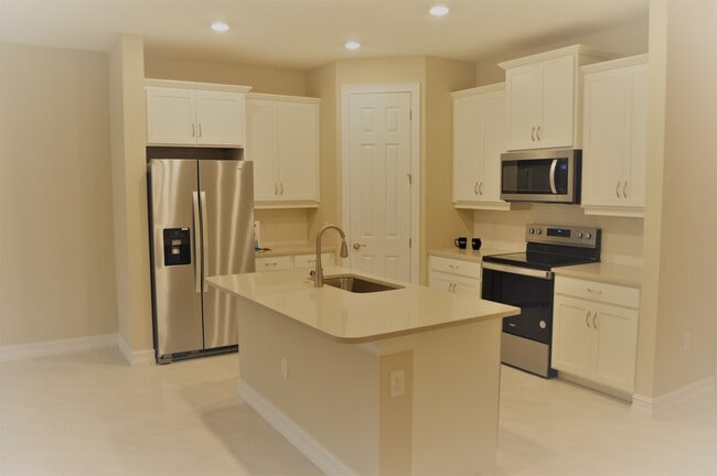 Building Photo - 636 IBIZA Loop