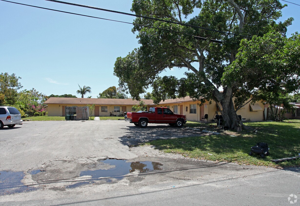Primary Photo - 880 SW 9th Ct