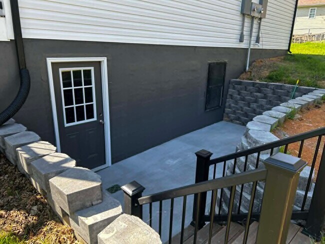 Foto del edificio - 1006 Pocahontas Ave