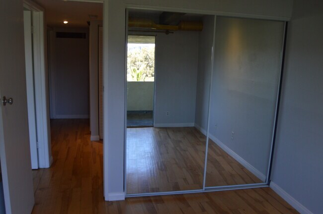 Foto del edificio - 1701 Clinton St