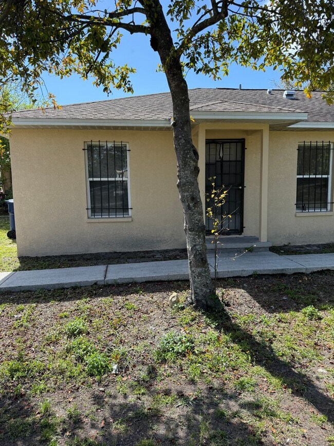 Foto del edificio - 3 Bed / 1 Bath Unit Available for Rent!