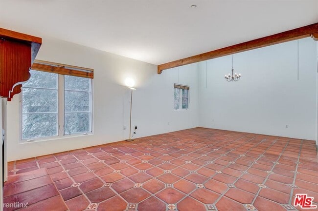Building Photo - 1 br, 1.5 bath Townhome - 1414 N Harper Av...
