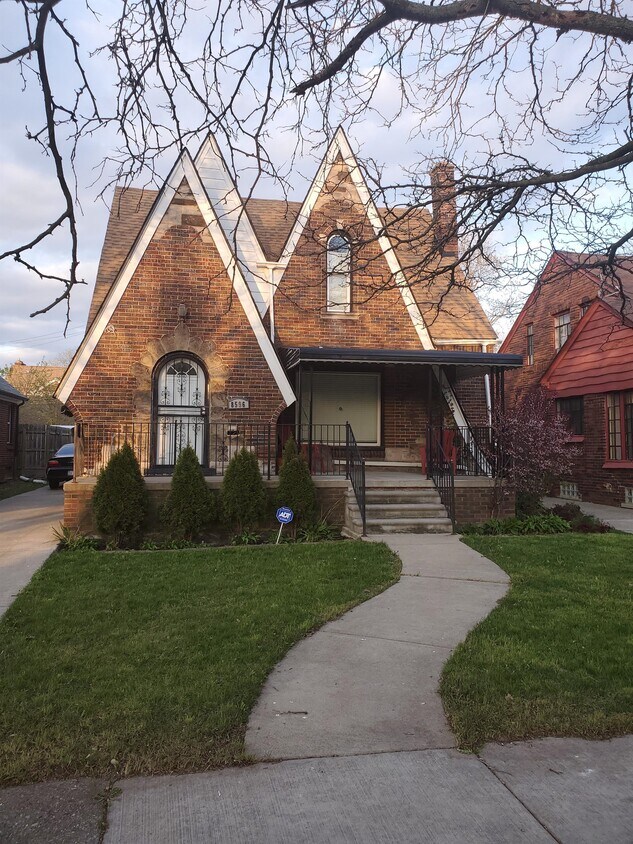 Primary Photo - 8596 Pinehurst St