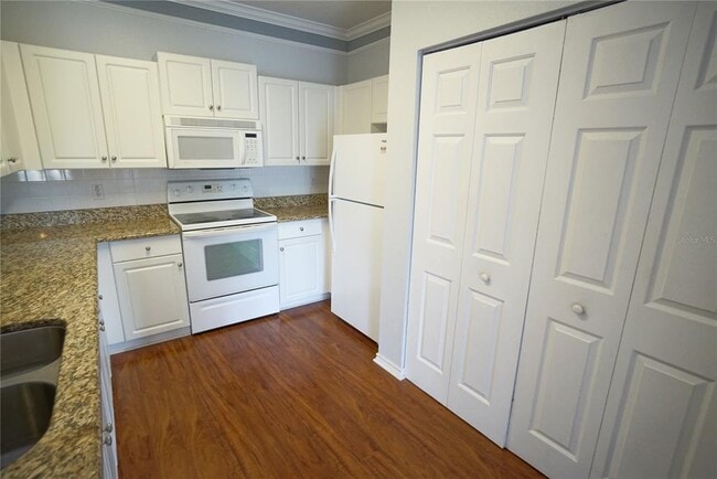 Foto del edificio - 4304 Bayside Village Dr