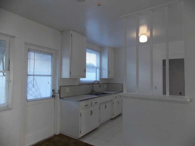Kitchen - 9123 Bentel Ave
