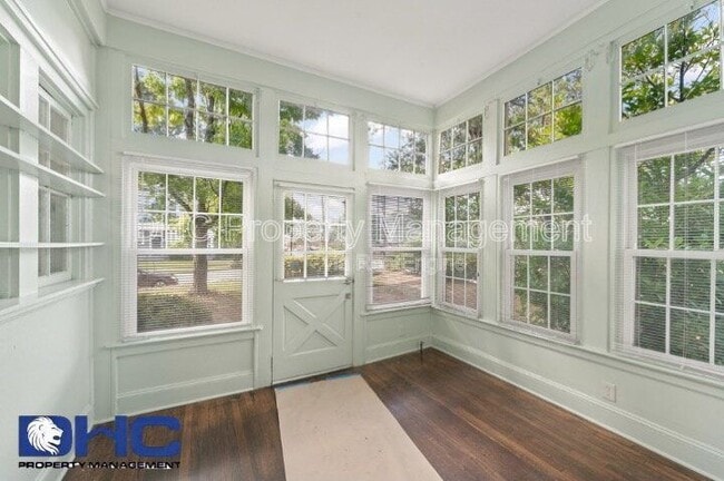 Building Photo - 3556 Main St