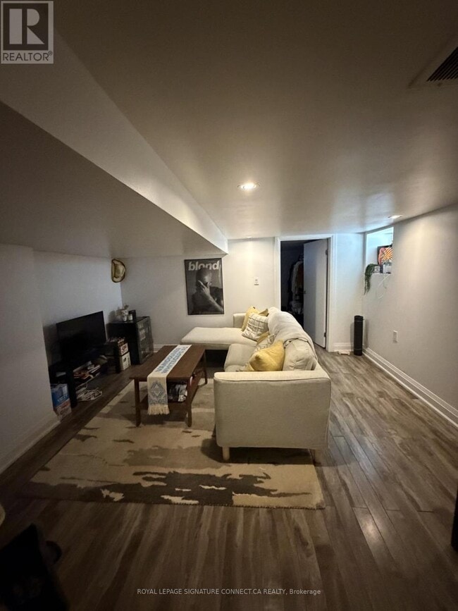 Building Photo - 3 Rolyat St