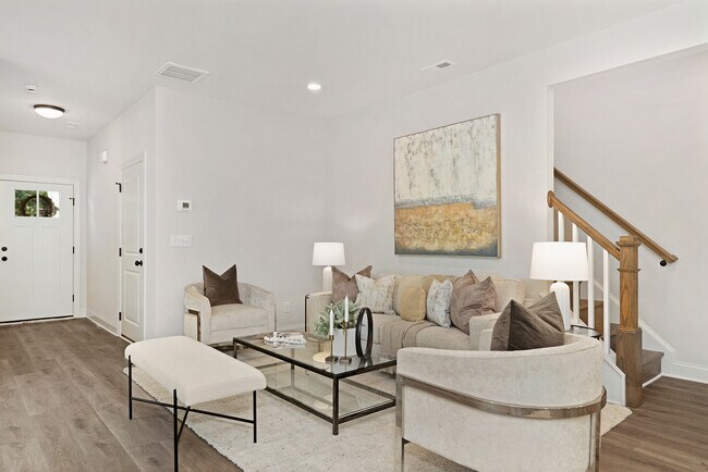 Building Photo - 2318 Rebecca Ave