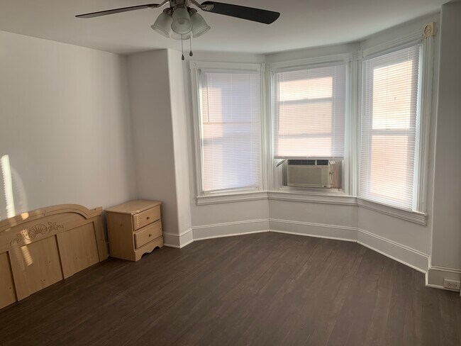 Building Photo - 130 Farson St