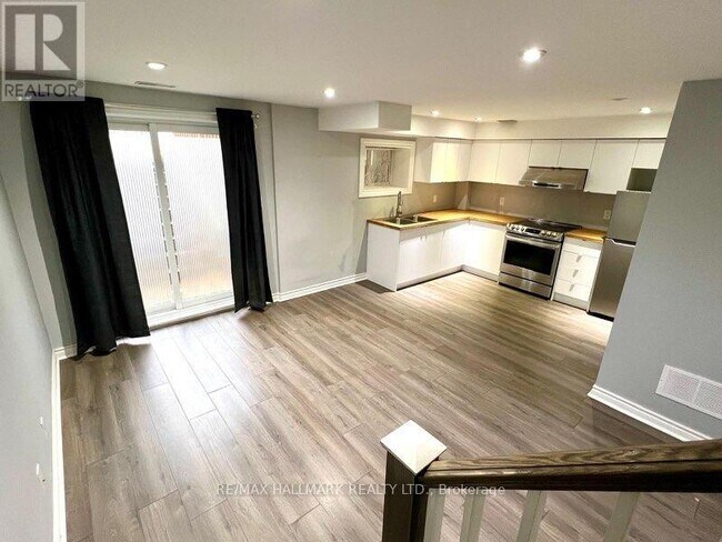 Photo du bâtiment - 30 Gatwick Ave