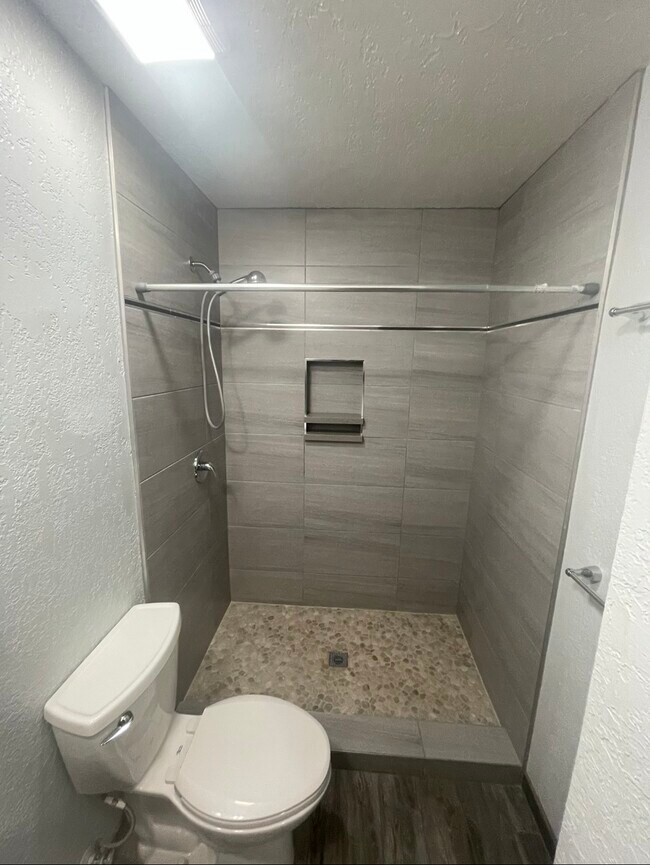 Foto del edificio - 2825 N Los Felices Rd