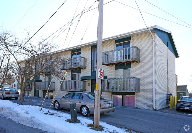 Primary Photo - 900 Elder Ln