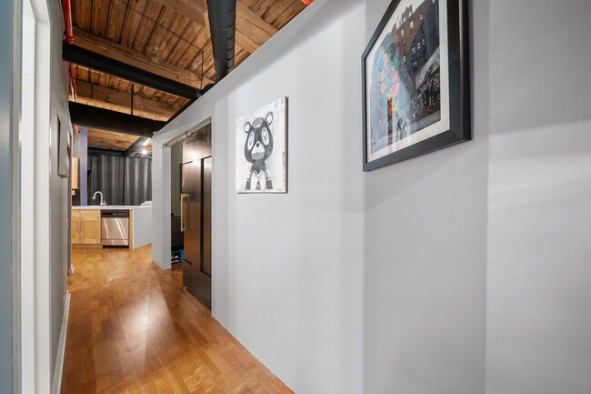 Foto del edificio - 225 W Huron St
