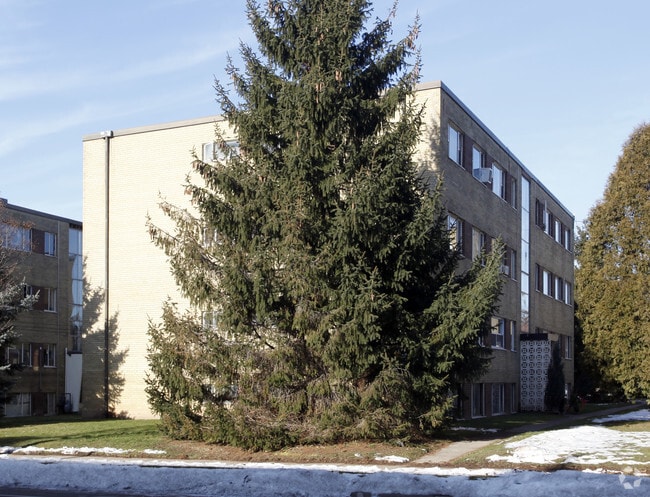 Building Photo - Robinson Court Apartments
