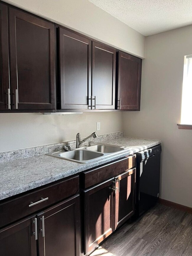 Building Photo - Lease today and receive a certificate for ...