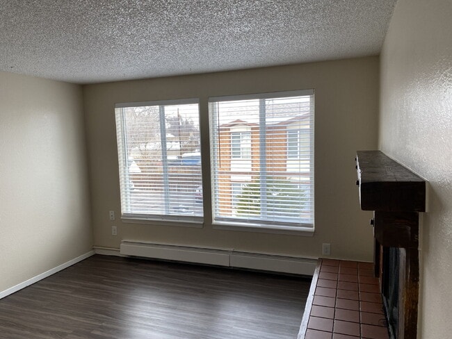 Photo - "One Month Free Rent with Signed 12 month Lease, 2-Bed Gem in Denver – Cozy 920 Sq. Ft." Apartment