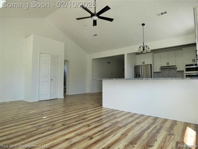 Building Photo - 485 Upland Ave