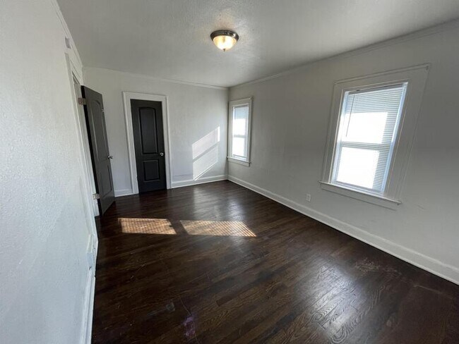 Foto del edificio - 3326 Bales Ave