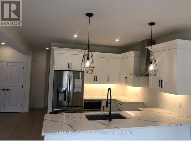 Building Photo - 3 Armstrong St