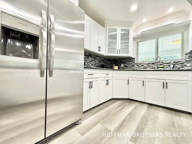 Building Photo - 5510 Wilbur Ave Tarzana, CA 91356