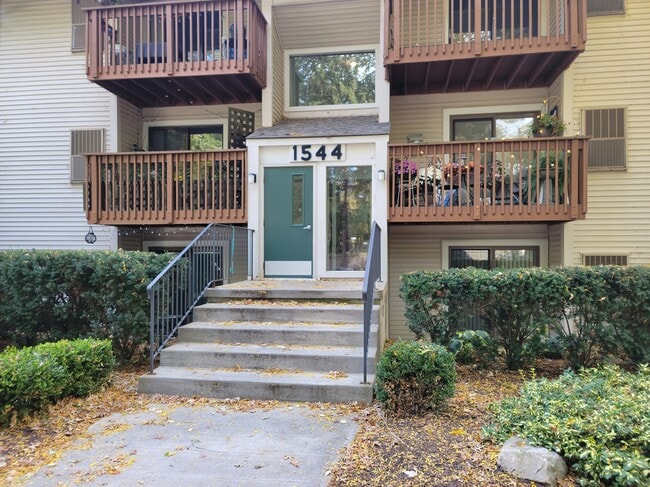 Building Photo - 1544 Cedarwood Dr
