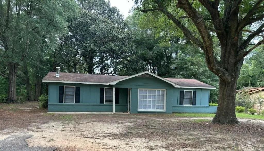 Foto principal - 7182 Peachtree Ln N