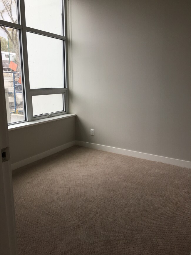 Building Photo - 4963-4963 Cambie St